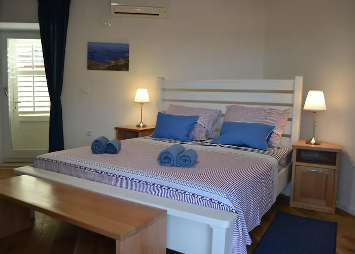 Dom wakacyjny House With A Parking Space Svirce, Hvar - 22571 *