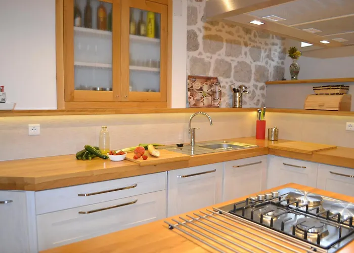 Dom wakacyjny House With A Parking Space Svirce, Hvar - 22571